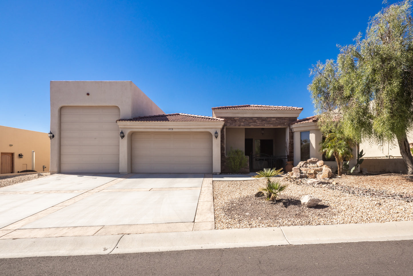 1065 MONTROSE DR - Interior or Exterior Photography RESHOOT