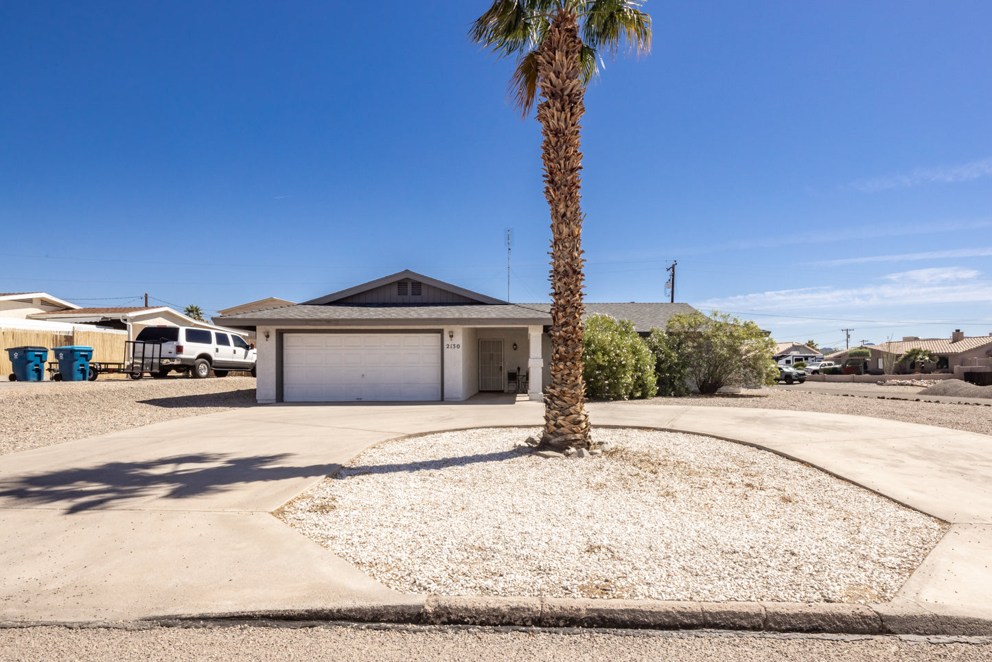 2130 SMOKETREE AVE N - Daytime Real Estate Photography (RESHOOT)