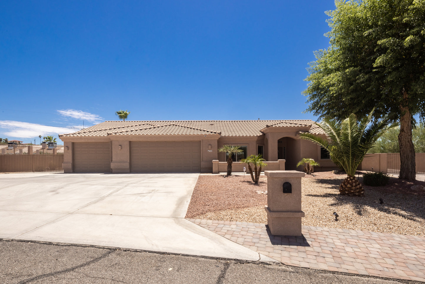 4060 VEGA DR - Daytime Real Estate Photography