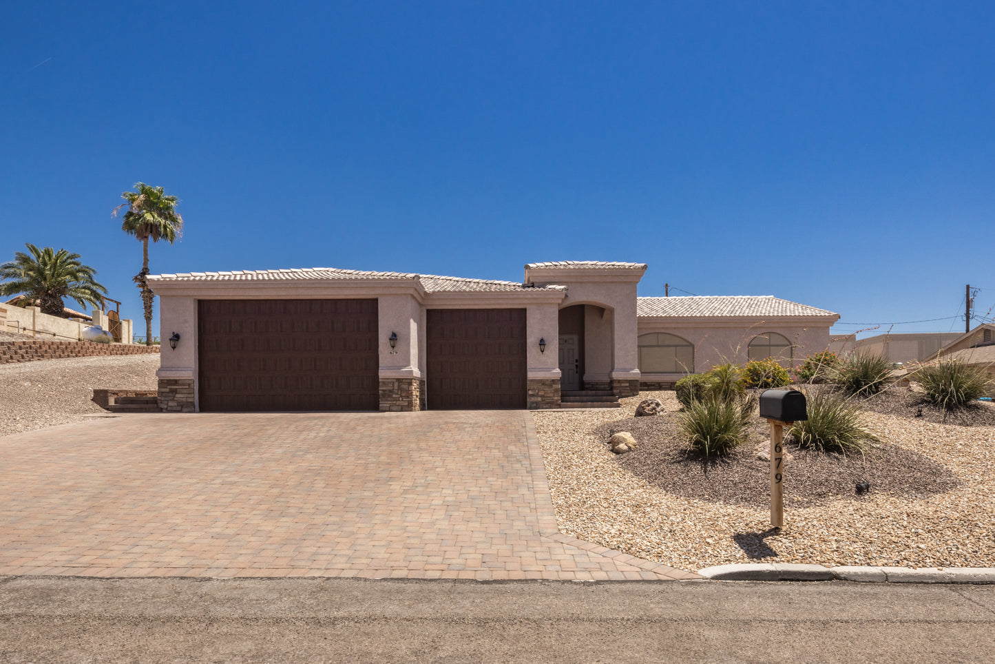 679 APACHE DR - Daytime Real Estate Photography