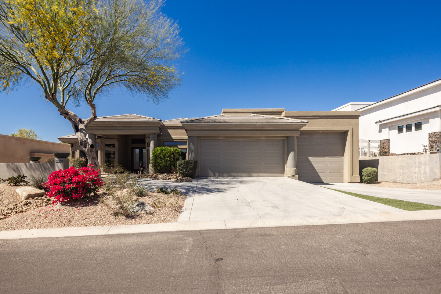3387 LATROBE DR N - Daytime Real Estate Photography