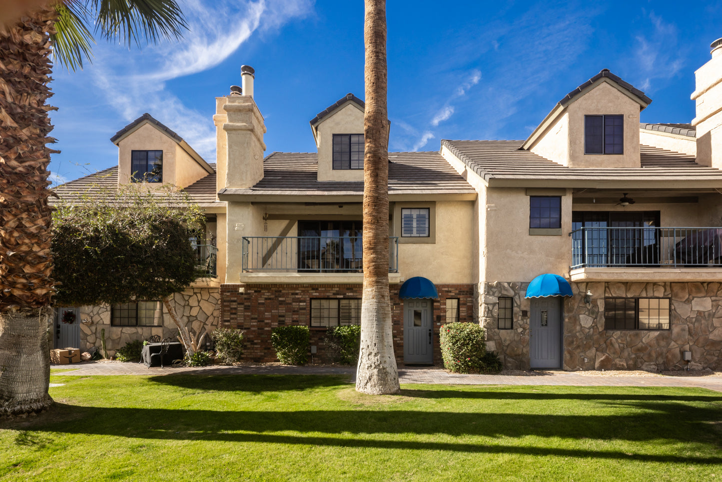 566 PALACE WAY UNIT 16 - Daytime Real Estate Photography
