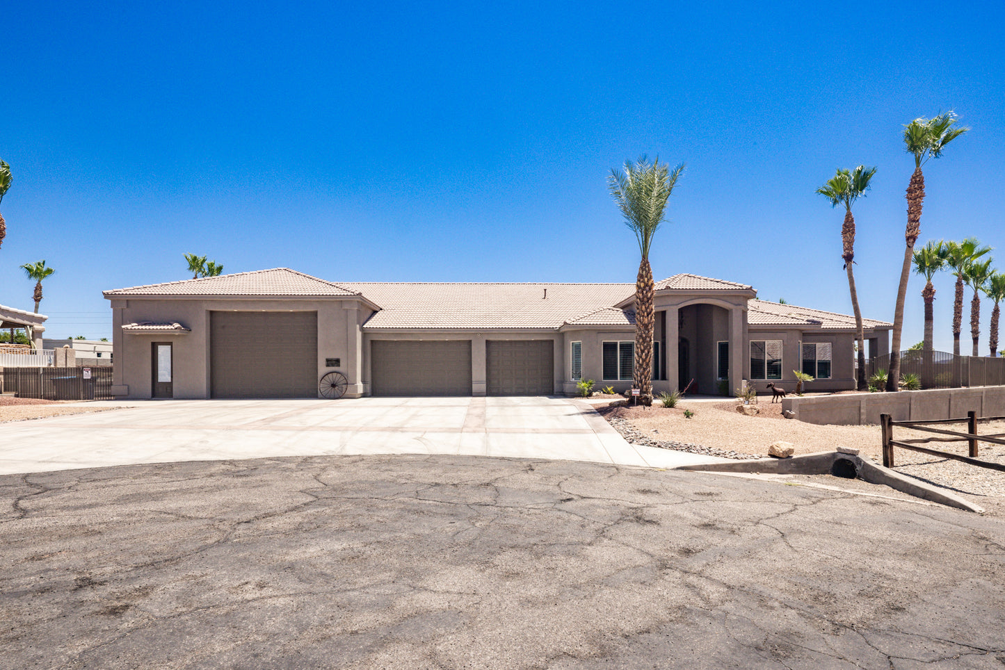 659 PLAZA LAREDO - Daytime Real Estate Photography